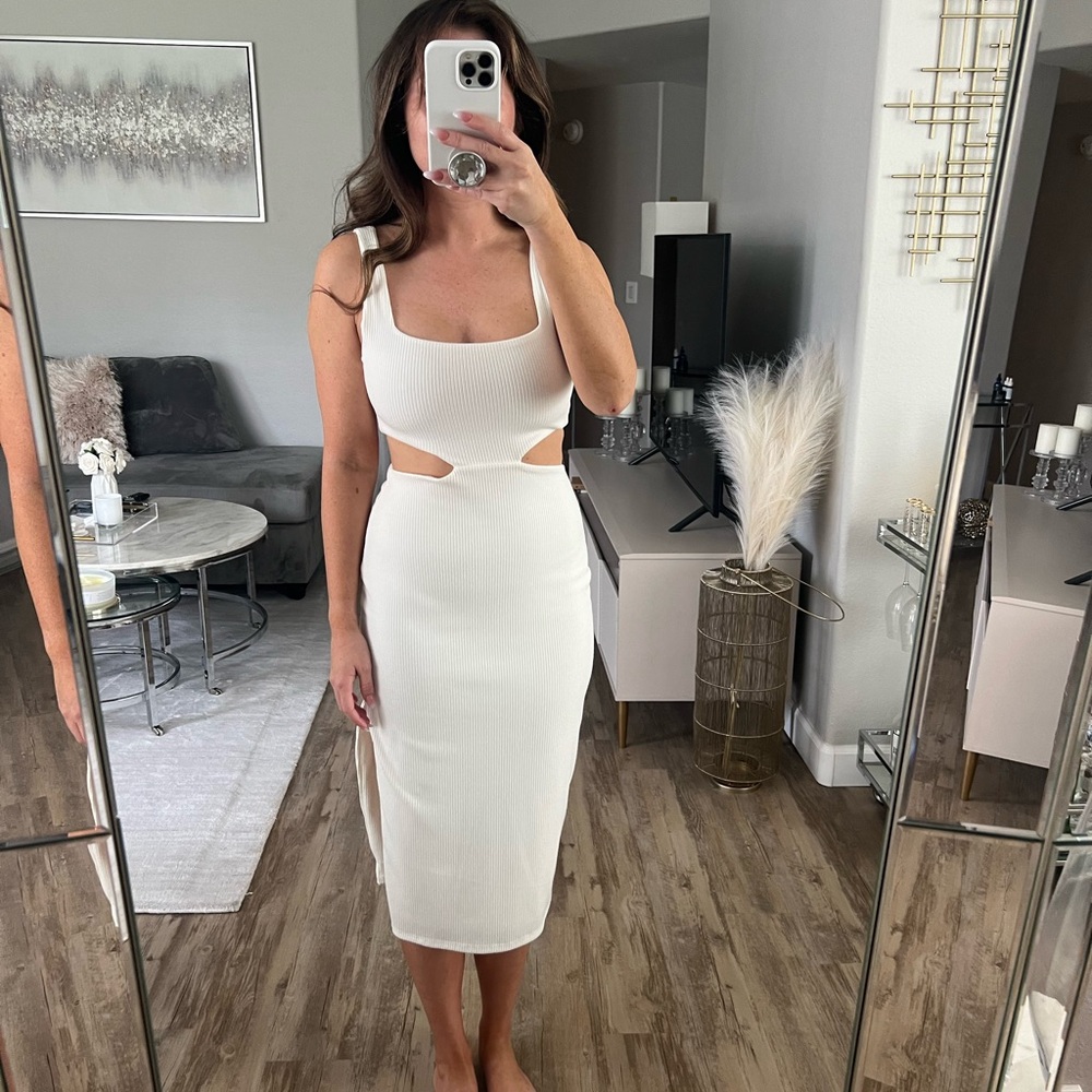 Vici White Ribbed Maxi Dress Sleeveless Cut Out Back Size Medium